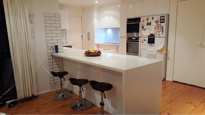 The house kitchen renovation project in Bankstown comes with standard size cabinets, with classic plain metalic white polyurethane finish door with pencil edge and soft-closing hardwares. The benchtops colour is in diamond white,thickness is 40mm for the cooktop side and the kitchen island.